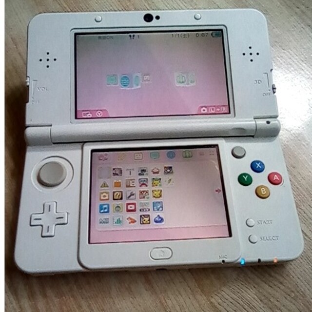 ニンテンドー3DS(ニンテンドー3DS)のNEW 3DS エンタメ/ホビーのゲームソフト/ゲーム機本体(携帯用ゲーム機本体)の商品写真