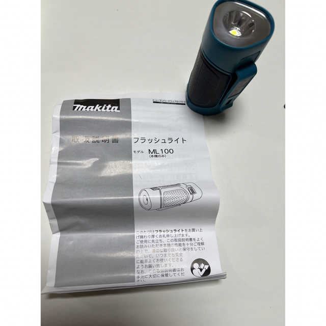 Makita(マキタ)のフラッシュライトML100  バッテリーと充電器は別途必要 インテリア/住まい/日用品のライト/照明/LED(その他)の商品写真