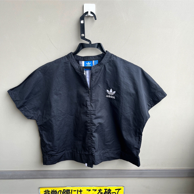 sacai - adidasアディダスのモードなクロップト丈プリーツ sacai - adidasアディダスのモードなクロップト丈プリーツ