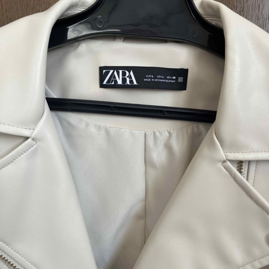 ZARA(ザラ)のZARA レザージャケット　ホワイトRyo様専用 レディースのジャケット/アウター(ライダースジャケット)の商品写真