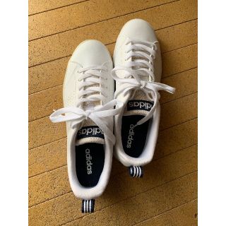 アディダス(adidas)のadidas スニーカー　白　25.5センチ(スニーカー)