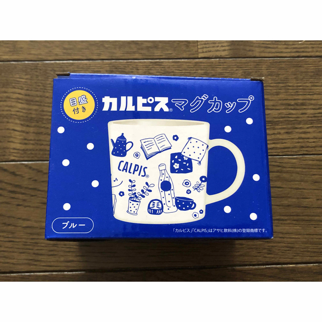 アサヒ(アサヒ)の【送料込】非売品 アサヒ飲料 カルピス 目盛付き マグカップ ブルー エンタメ/ホビーのコレクション(ノベルティグッズ)の商品写真