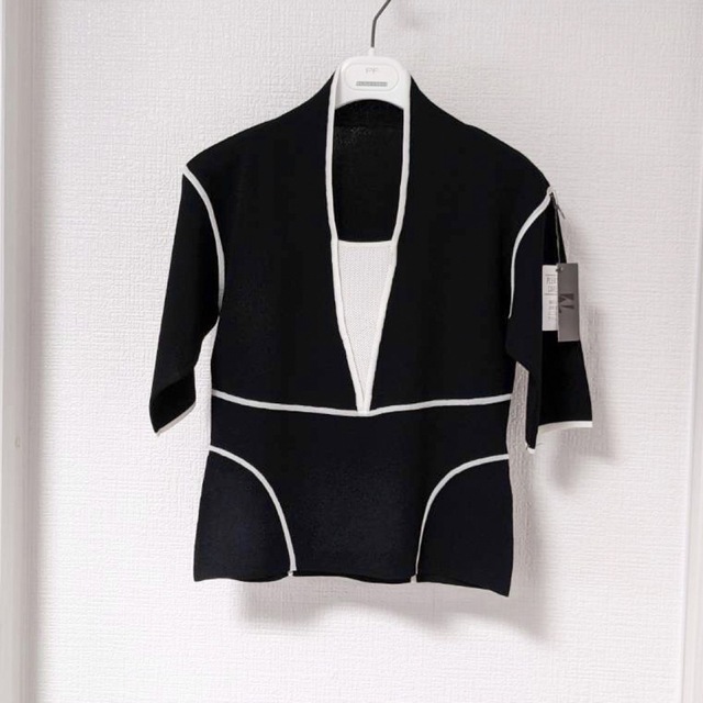 Karl Lagerfeld(カールラガーフェルド)のカールラガーフェルド💛新品💛黒×白ラインニットトップス40 レディースのトップス(ニット/セーター)の商品写真