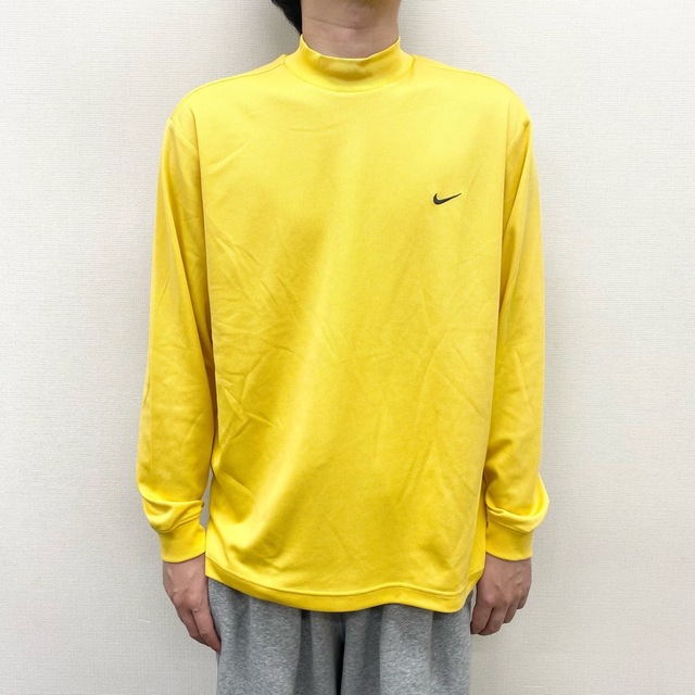 NIKE(ナイキ)のUS古着 ナイキ NIKE ロンT メッシュ モックネック ワンポイント ロゴ 刺繍 DRI-FIT 長袖 Tシャツ サイズ：メンズ XL ビッグサイズ イエロー【中古】 メンズのトップス(Tシャツ/カットソー(半袖/袖なし))の商品写真