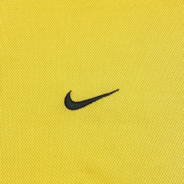 NIKE(ナイキ)のUS古着 ナイキ NIKE ロンT メッシュ モックネック ワンポイント ロゴ 刺繍 DRI-FIT 長袖 Tシャツ サイズ：メンズ XL ビッグサイズ イエロー【中古】 メンズのトップス(Tシャツ/カットソー(半袖/袖なし))の商品写真