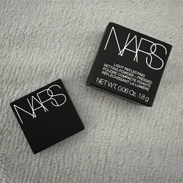 NARS(ナーズ)のライトリフレクティングセッティングパウダー　1.8g コスメ/美容のベースメイク/化粧品(フェイスパウダー)の商品写真