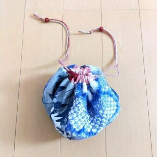 ハンドメイド　ポーチ　巾着袋　花柄(ポーチ)