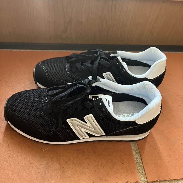New Balance(ニューバランス)のニューバランス　レディーススニーカー　23ｾﾝﾁ レディースの靴/シューズ(スニーカー)の商品写真