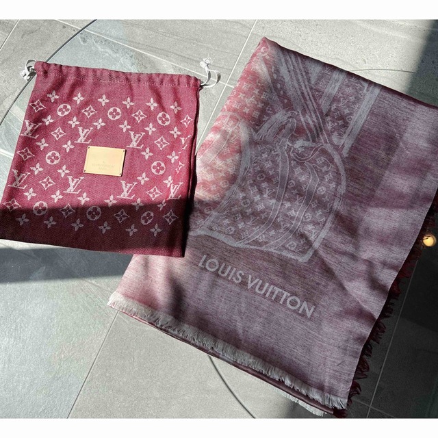 LOUIS VUITTON(ルイヴィトン)のLOUIS VUITTON ルイヴィトン 大判 ストール ポーチ付き 非売品 レディースのファッション小物(ストール/パシュミナ)の商品写真