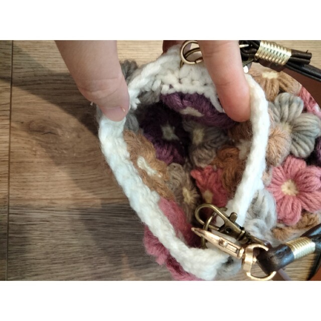 3way手編みお花モチーフのスマホポーチ ハンドメイドのファッション小物(その他)の商品写真