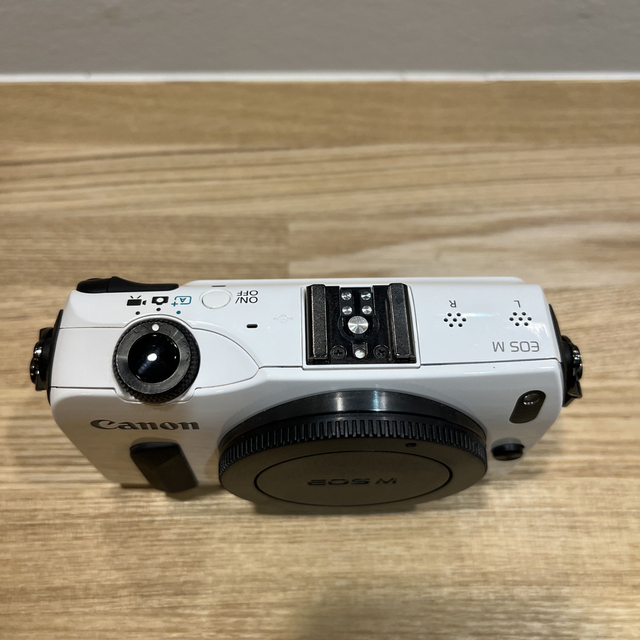 Canon EOS M ボディ+互換バッテリ+互換充電器 2