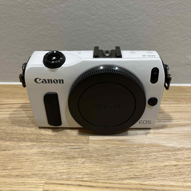 Canon EOS M ボディ+互換バッテリ+互換充電器カメラ