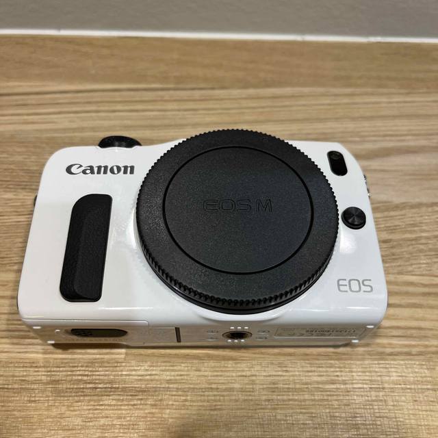 Canon EOS M ボディ+互換バッテリ+互換充電器 1