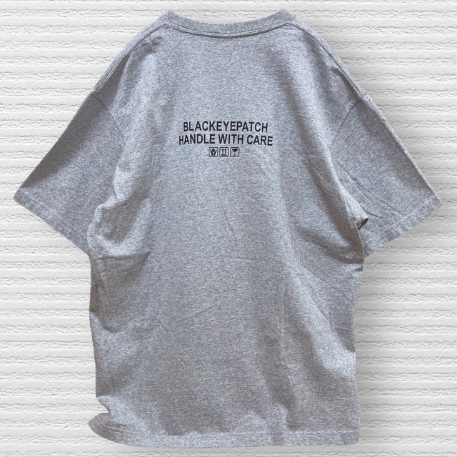 超人気モデル.匿名.翌送】BLACK EYE PATCH 取扱注意 Tシャツ 超人気モデル.匿名.翌送】BLACK EYE PATCH 取扱注意 Tシャツ
