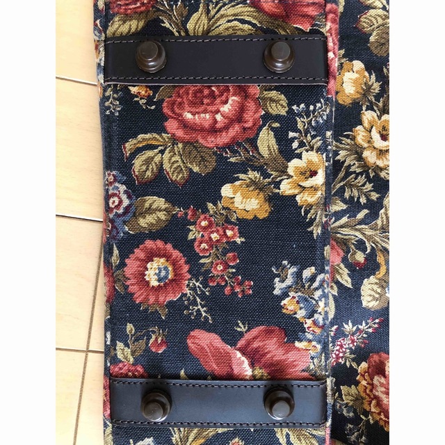 花柄鞄 レディースのバッグ(ハンドバッグ)の商品写真