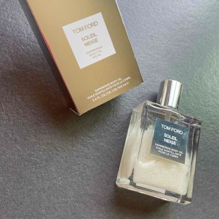 トムフォードビューティ(TOM FORD BEAUTY)のトムフォード　TOMFORD ソレイユネージュ　キラキラ　シマリングボディオイル(ボディオイル)