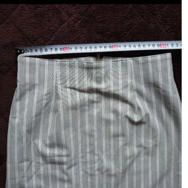 CECIL McBEE(セシルマクビー)のCECIL Mc BEE グレー ストライプ スカート Mサイズ レディースのスカート(その他)の商品写真