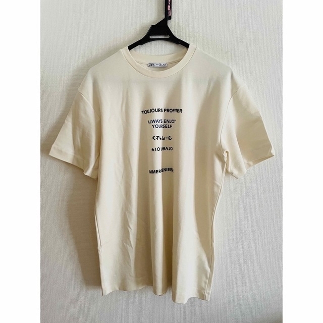 ZARA(ザラ)の【新品】ZARA テキストプリントTシャツ　白ベージュ生成り色　カットソー  メンズのトップス(Tシャツ/カットソー(半袖/袖なし))の商品写真