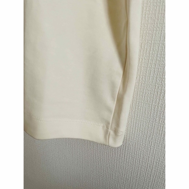 ZARA(ザラ)の【新品】ZARA テキストプリントTシャツ　白ベージュ生成り色　カットソー  メンズのトップス(Tシャツ/カットソー(半袖/袖なし))の商品写真