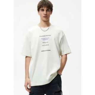 ザラ(ZARA)の【新品】ZARA テキストプリントTシャツ　白ベージュ生成り色　カットソー (Tシャツ/カットソー(半袖/袖なし))