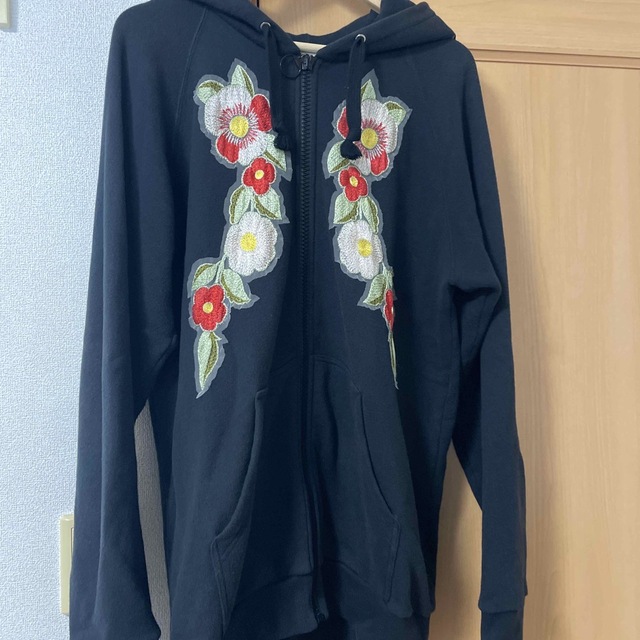 GUCCI フラワー刺繍 バックビンテージロゴパーカー BRING購入 うのにも