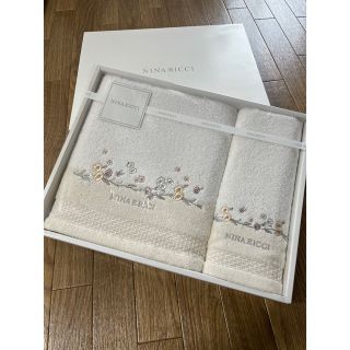 ニナリッチ(NINA RICCI)の苺ケーキ様 専用です　ニナリッチ　タオルセット(タオル/バス用品)