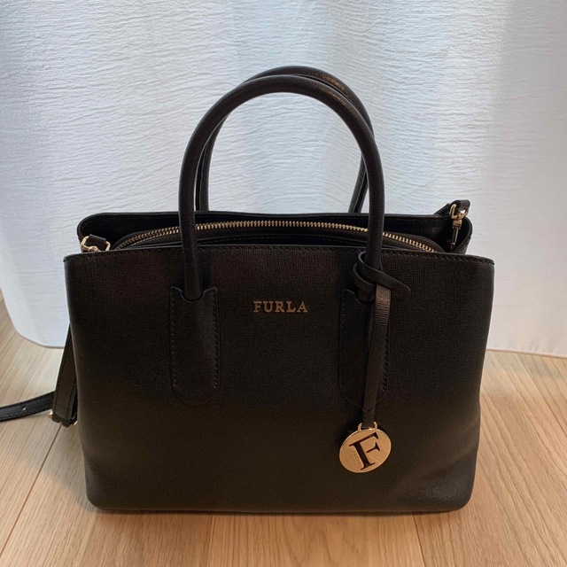 【美品】FURLA ハンドバッグ　2way　レザー　ブラック