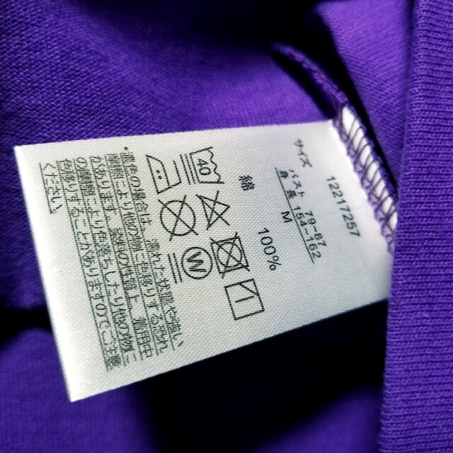 PEANUTS(ピーナッツ)の新品　スヌーピー　PEANUTS　 Tシャツ 半袖　濃紫 レディースのトップス(Tシャツ(半袖/袖なし))の商品写真