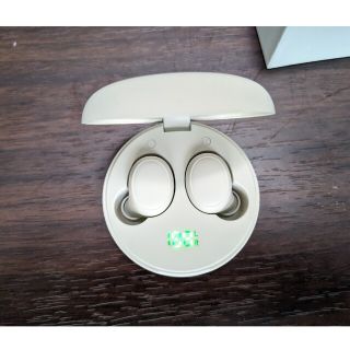 スリーコインズ(3COINS)の3COINS　マカロン型Bluetoothイヤホン(ヘッドフォン/イヤフォン)