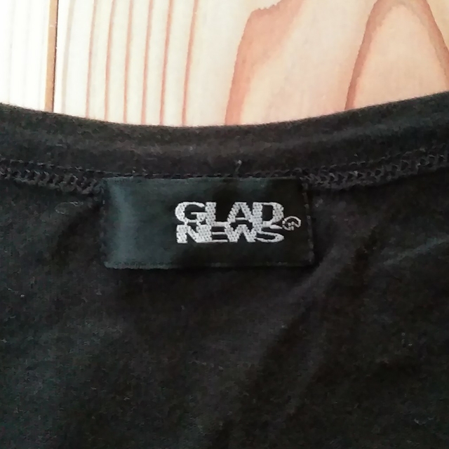 GLAD NEWS(グラッドニュース)のGLAD NEWS　スカル Tシャツ レディースのトップス(Tシャツ(半袖/袖なし))の商品写真