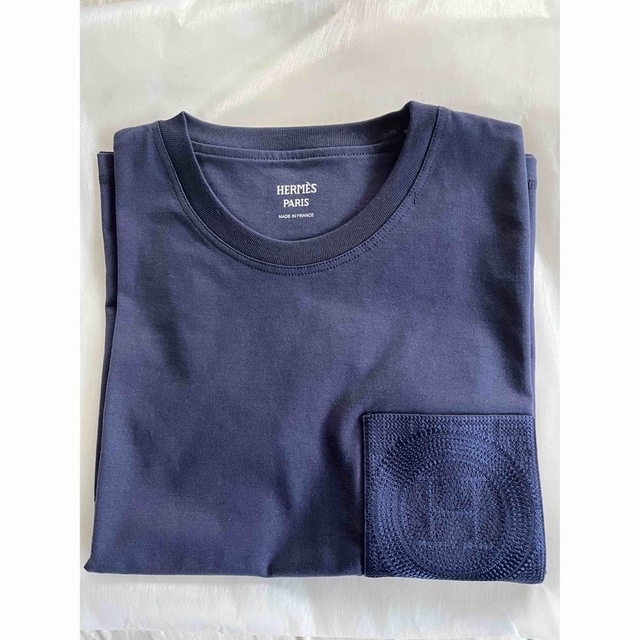 Hermes(エルメス)のしなもん様ご専用　新品未使用　エルメス　Tシャツ 刺繍入りポケット レディースのトップス(Tシャツ(半袖/袖なし))の商品写真