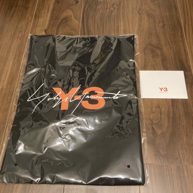 Y-3(ワイスリー)の【専用❗️】東京店限定！ Y-3 トートバッグ　新品未使用　ノベルティ メンズのバッグ(トートバッグ)の商品写真