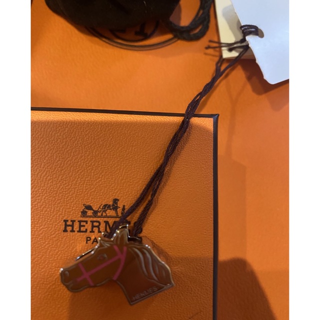 Hermes(エルメス)の定価以下！新品タグ付きエルメス　ツイリーリング レディースのアクセサリー(チャーム)の商品写真