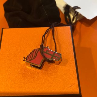 エルメス(Hermes)の定価以下！新品タグ付きエルメス　ツイリーリング(チャーム)