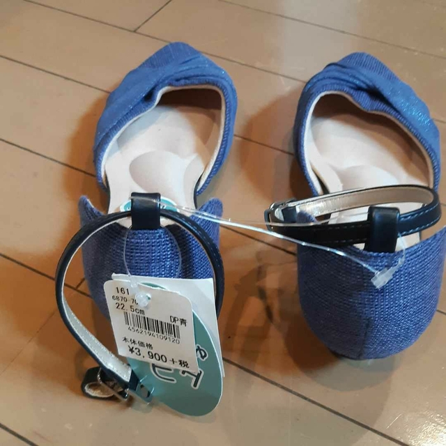 新品未使用タグ付きブルーむにゅピタパンプス22.5センチ レディースの靴/シューズ(ハイヒール/パンプス)の商品写真