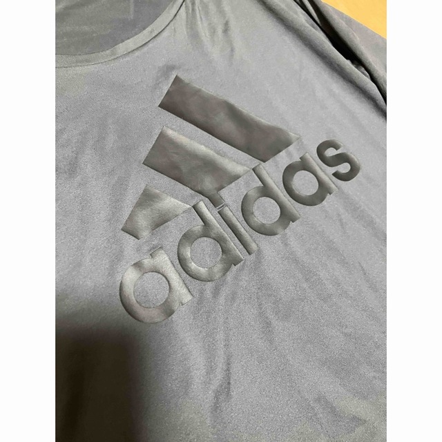 adidas(アディダス)の新品　アディダス　adidasクルーネックロングスリーブシャツ　インナー　ウェア メンズのトップス(Tシャツ/カットソー(七分/長袖))の商品写真