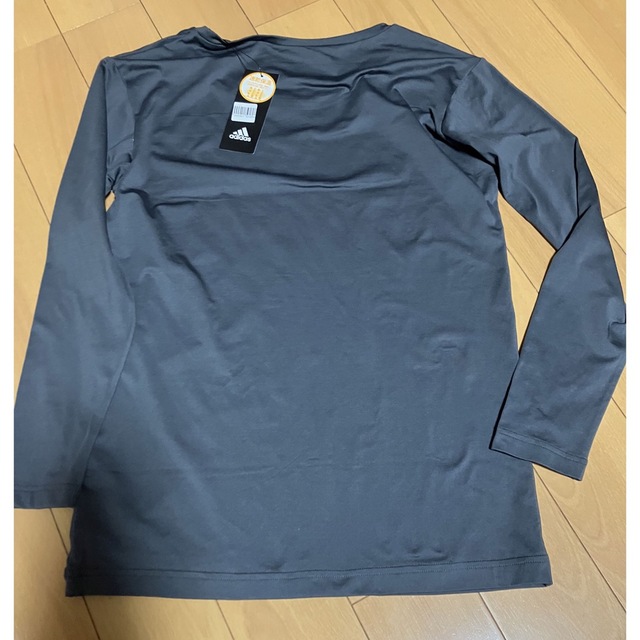 adidas(アディダス)の新品　アディダス　adidasクルーネックロングスリーブシャツ　インナー　ウェア メンズのトップス(Tシャツ/カットソー(七分/長袖))の商品写真