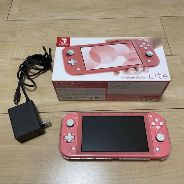Nintendo Switch(ニンテンドースイッチ)のニンテンドーSwitchライト　コーラル エンタメ/ホビーのゲームソフト/ゲーム機本体(携帯用ゲーム機本体)の商品写真