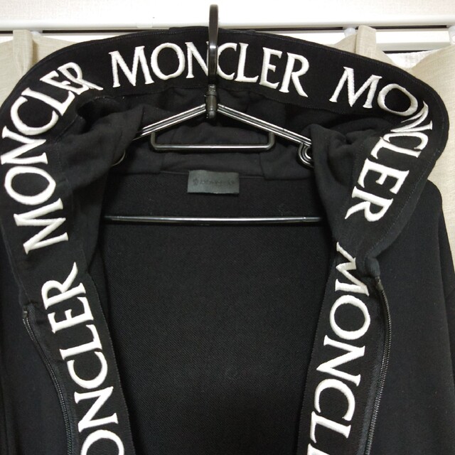 国内正規モンクレール MONCLER カラビナ 刺繍ロゴ プルオーバー パーカー