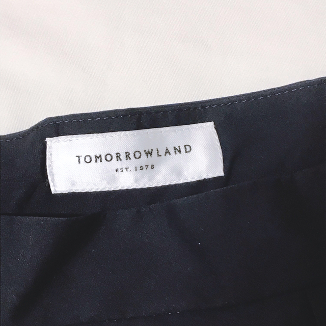 TOMORROWLAND(トゥモローランド)のtomorrowlandミディ丈スカート　サイズ32 レディースのスカート(ひざ丈スカート)の商品写真