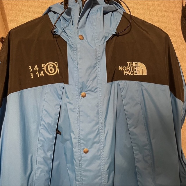 MM6(エムエムシックス)のMM6×ノースフェイスのサークルマウンテンジャケット  メンズのジャケット/アウター(マウンテンパーカー)の商品写真