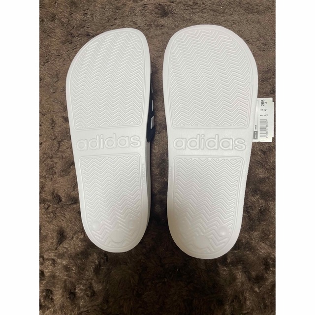 adidas(アディダス)のADILETTE SHOWER U   GZ3773 メンズの靴/シューズ(サンダル)の商品写真