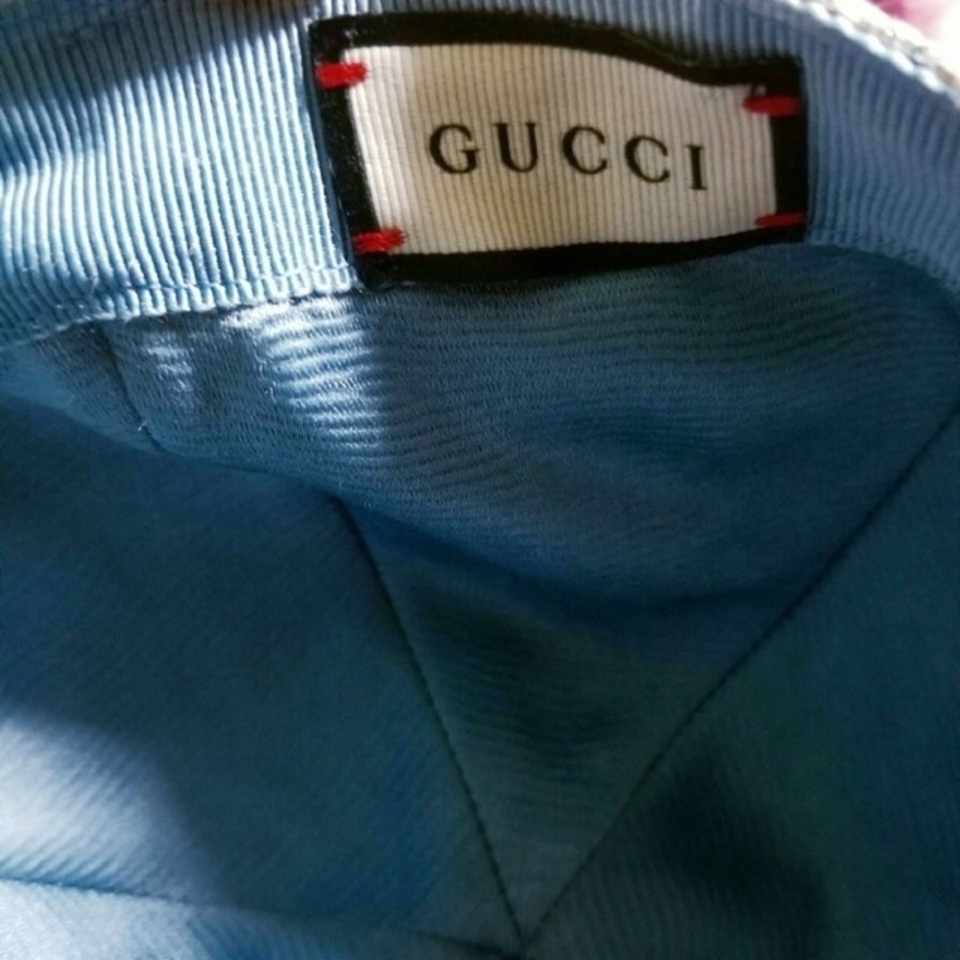 Gucci(グッチ)の売り切れました。GUCCI GGラメ ベースボールキャップ　シルバー　帽子 レディースの帽子(キャップ)の商品写真