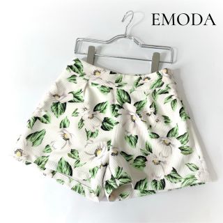 エモダ(EMODA)のEMODA カメリア柄 ショートパンツ＊ムルーア マウジー エゴイスト (ショートパンツ)