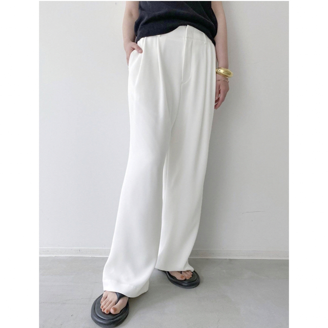 L'Appartement DEUXIEME CLASSE(アパルトモンドゥーズィエムクラス)のL'Appartement  Tuck Wide Pants(WHITE)38 レディースのパンツ(カジュアルパンツ)の商品写真