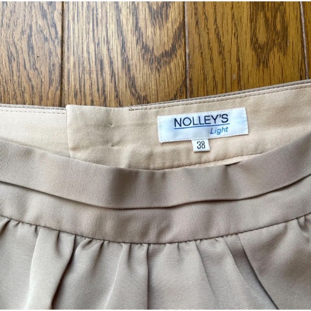 NOLLEY'S(ノーリーズ)のNOLLEY'S ノーリーズ　フレアスカート　サイズ38 ベージュ レディースのスカート(ひざ丈スカート)の商品写真