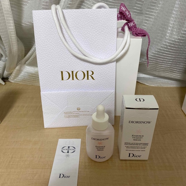 Dior ディオール スノーアルティメット エッセンス オブ ライト 30m l