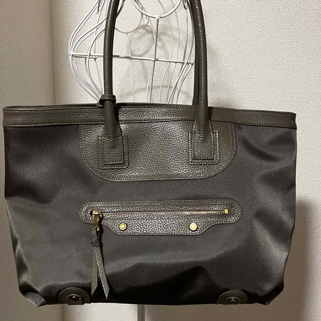 TOFF＆LOADSTONE(トフアンドロードストーン)のトフアンドロードスーン　カーキグレージュ　極美品 レディースのバッグ(トートバッグ)の商品写真