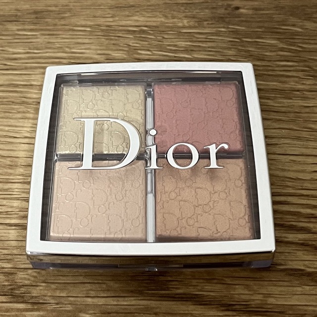 Dior(ディオール)の【美品】ディオール バックステージ ハイライト 004 ローズゴールド コスメ/美容のベースメイク/化粧品(フェイスカラー)の商品写真