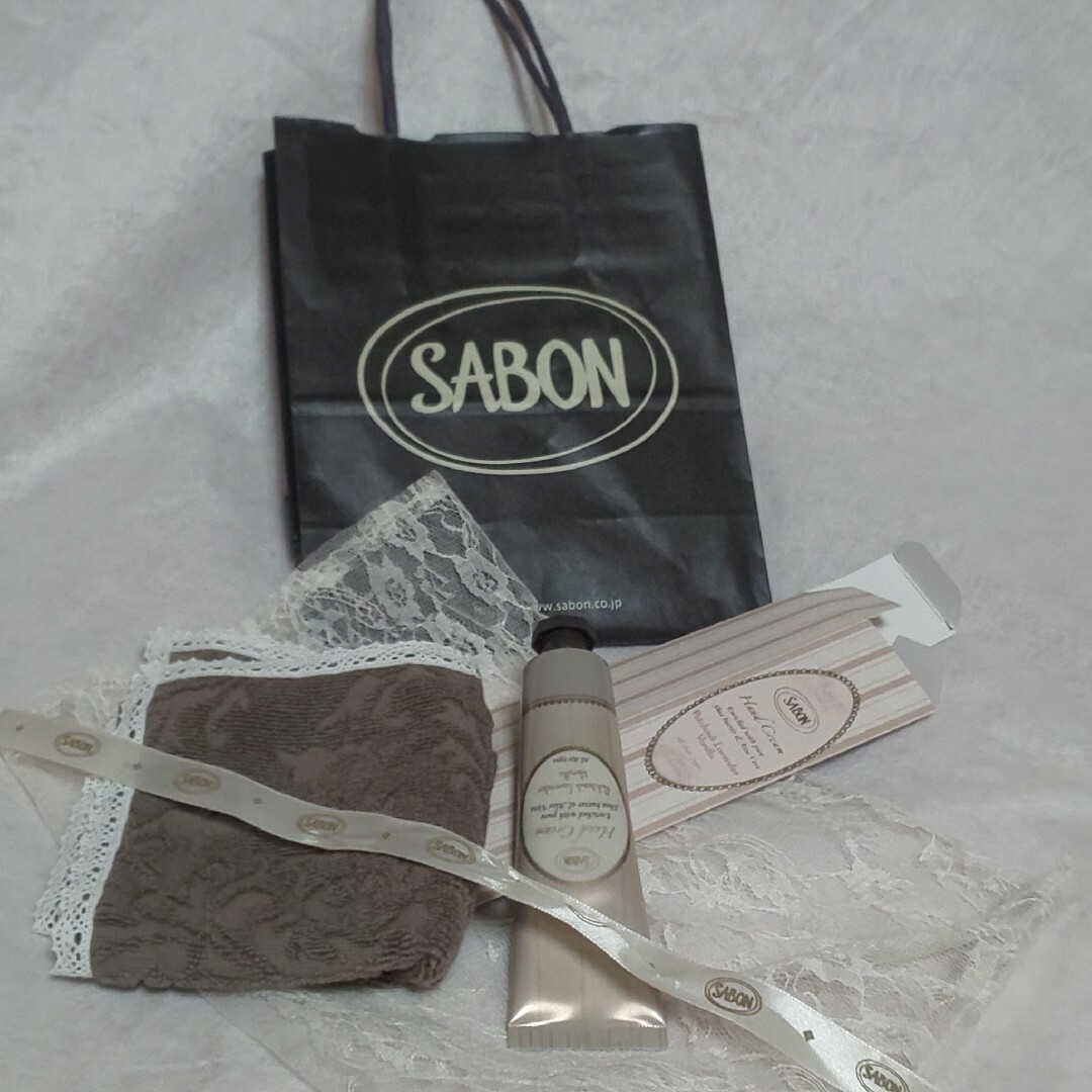 SABON(サボン)の新品 SABON ハンドクリームとタオルハンカチセット コスメ/美容のスキンケア/基礎化粧品(その他)の商品写真